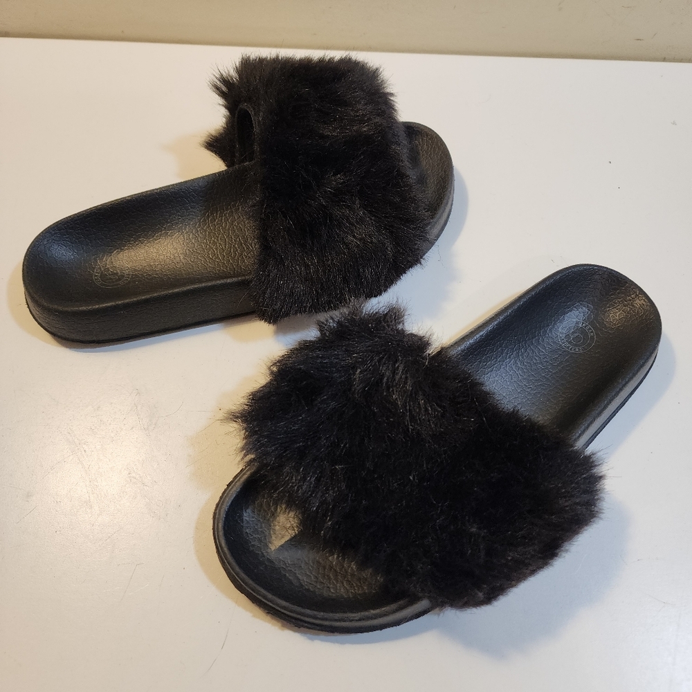 Urban Outfitters Plush Black Furry Slide Sandals Size 39